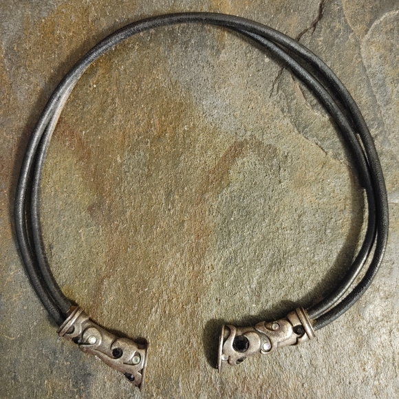 Leather magnetic necklace - Picture 2 of 2